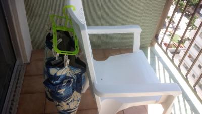 100円ショップで見つけたこれ、外観をそこなわずこっそり干す