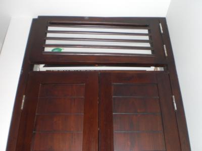 客室は、木目調になっており、落ち着いた感じを醸し出しています