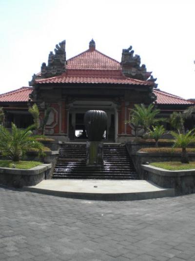 バリの伝統的な建物の区画です。海岸沿いの区域にあります。