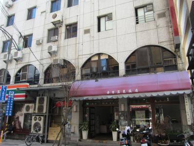 隣はコンビニです