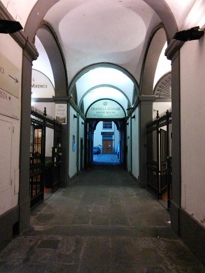 エントランス部分です。クラシックで素敵です。