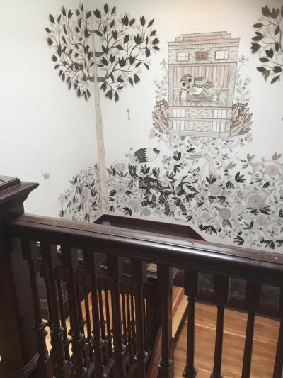 ４階から３階への階段だけこの壁紙