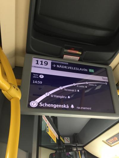 路線バス119系統でヴァーツラフ・ハヴェル国際空港からメトロA線（緑色）まで便利に移動できます