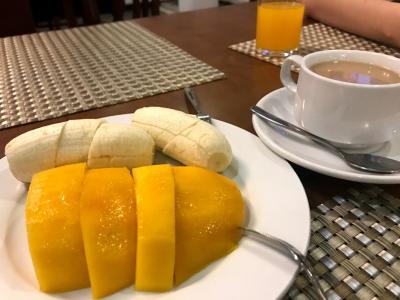 朝食：セルフサービス