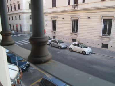 三階の部屋から外の眺め