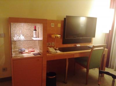 ミニバーは使いませんでしたが、瓶ビールの栓抜き常備。