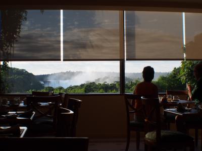 滝が見えます....滝の音を聞きながら寝れます...