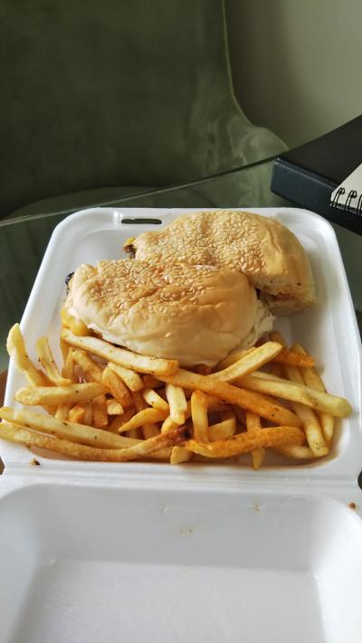 日本語メニューはありますが、全く通じませんよ。