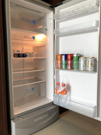冷蔵庫。大きいので色々入って便利。