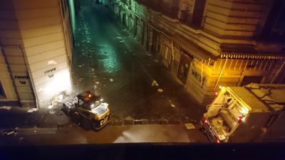 夜中の0時に来たゴミ回収車