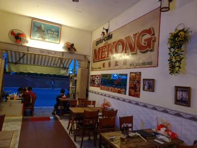 席数は少なくこじんまりしたレストラン