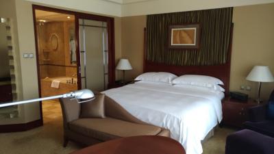 地下鉄駅から徒歩15分程度。