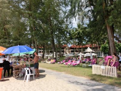 オンザビーチの緑豊かな落ち着いたホテル