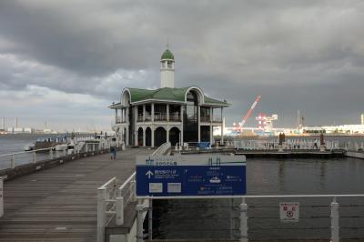 小さな桟橋と建物