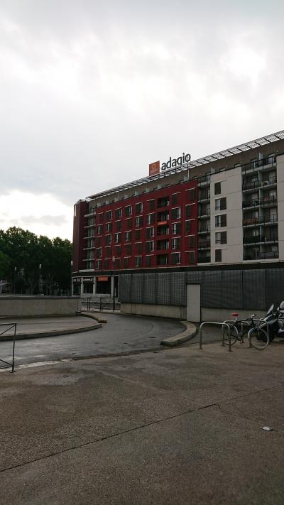 駅やバス乗り場が近い