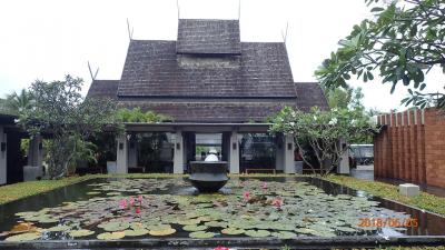 正面玄関からロビー方面