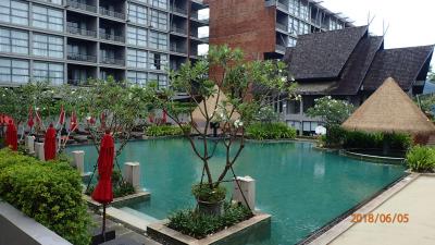 プールとマンションタイプの客室