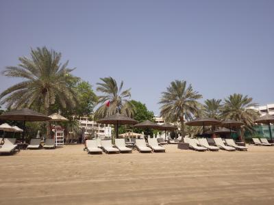 ペルシャ湾、独り占めで泳ぐ