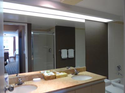 マスターベッドルームのバスルーム