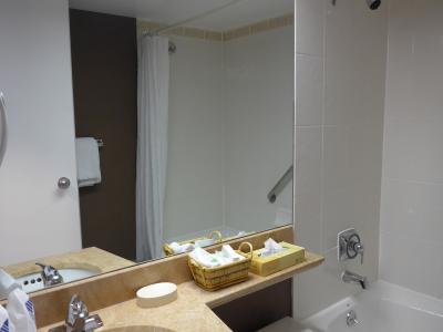 ツインルームのバスタブは小さめ、バスタブのみ