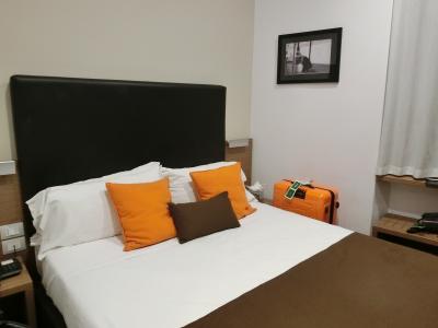 こじんまりとしたお部屋です。