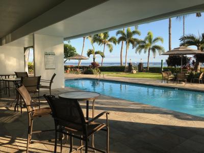 プールとテーブル