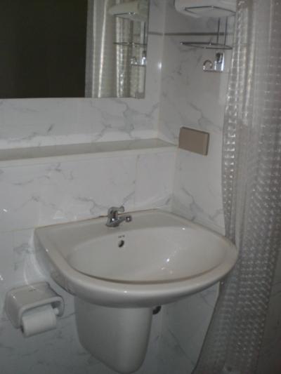 洗面台もきれいです。白色なので、特に、きれいに感じます。