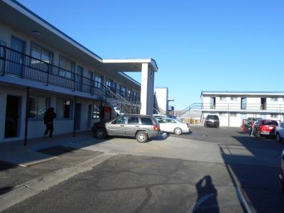 2階建てのドライブイン風