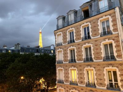 毎日部屋からエッフェル塔