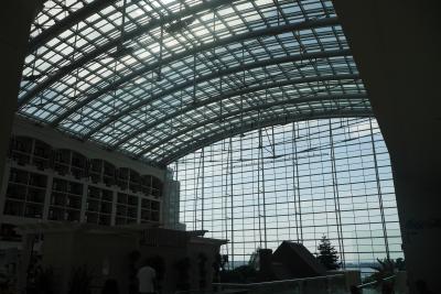 ポトマック川に向いた巨大なアトリウムです