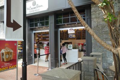 スタバで小休止できます