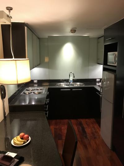 部屋内のキッチン