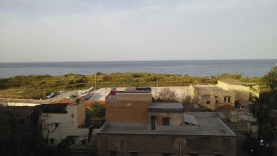 窓からはシチリアの海が見える