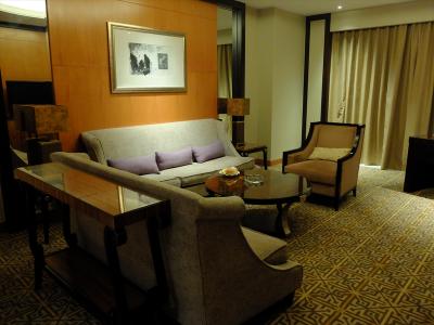 アップグレードで頂いたスーペリア・スイートのリビング部分。