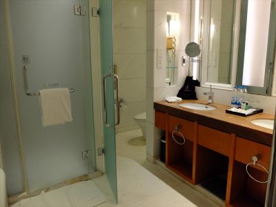 浴槽とシャワーは別々になっている浴室部分