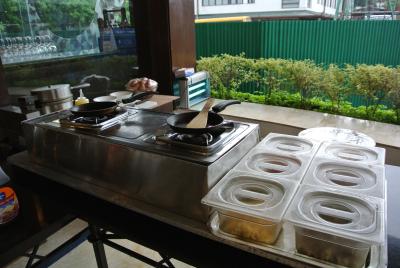 朝食。オムレツを作ってくれます。