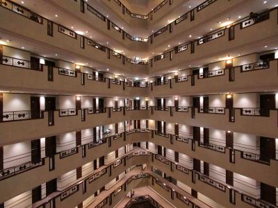 巨大な吹き抜けの周囲に客室が並んでいます