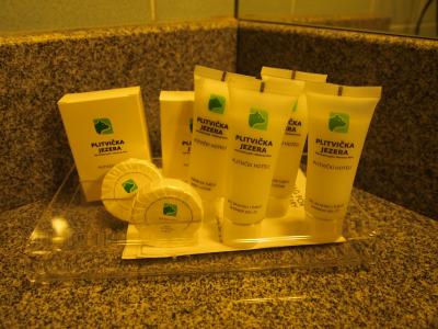 アメニティが可愛い。全部プリトヴィツェのクマのロゴ入り