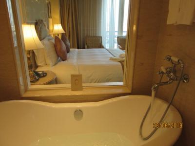 ヨーロッパ風のお洒落なバスルーム 