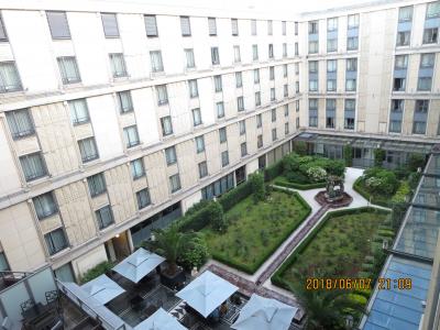 お部屋からの中庭