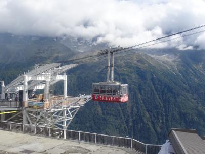 谷越しにモンブランを観る