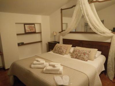 天蓋のようなものがかわいい部屋