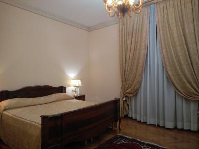 アンティーク調の広い部屋