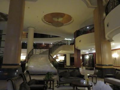 ﾛﾋﾞｰには、某結婚式場にありそう・・・でも２倍位ありそう