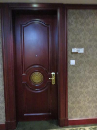 大きくて重い客室ドア