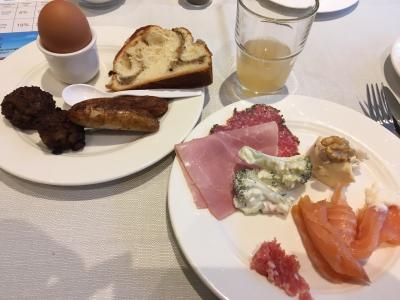 朝食ビュッフェ17ユーロ