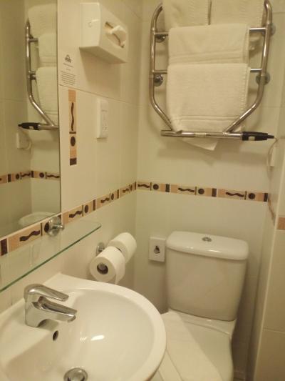 清潔ではあるのですが、数人で使うにはちょっと手狭です