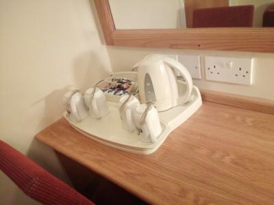 ポットとサービスのティーバッグ。さすが紅茶の国！