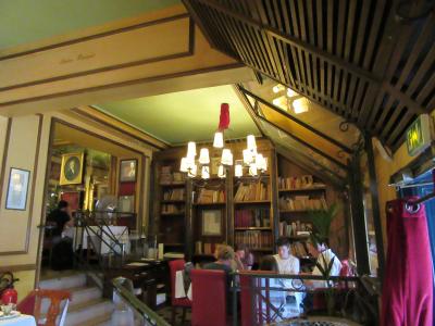ルソーも通ったパリの老舗カフェ・レストラン