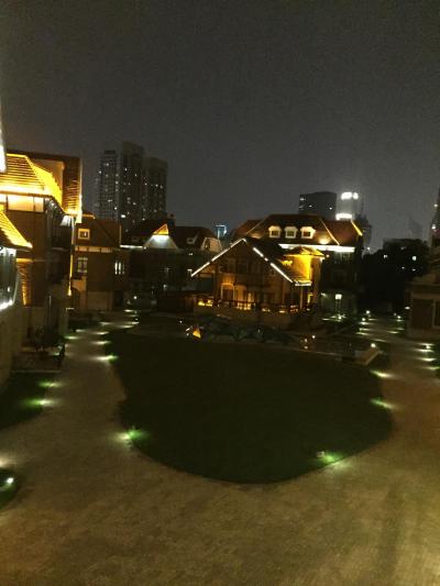 ロマンチックな夜のホテル